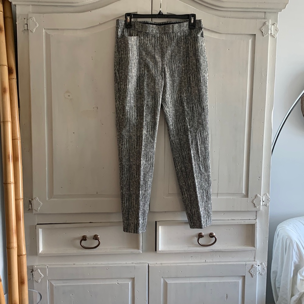 Ladies pants, NWOT, 6% Spandex, 57% cotton and 37% Rayon.  Size 4.